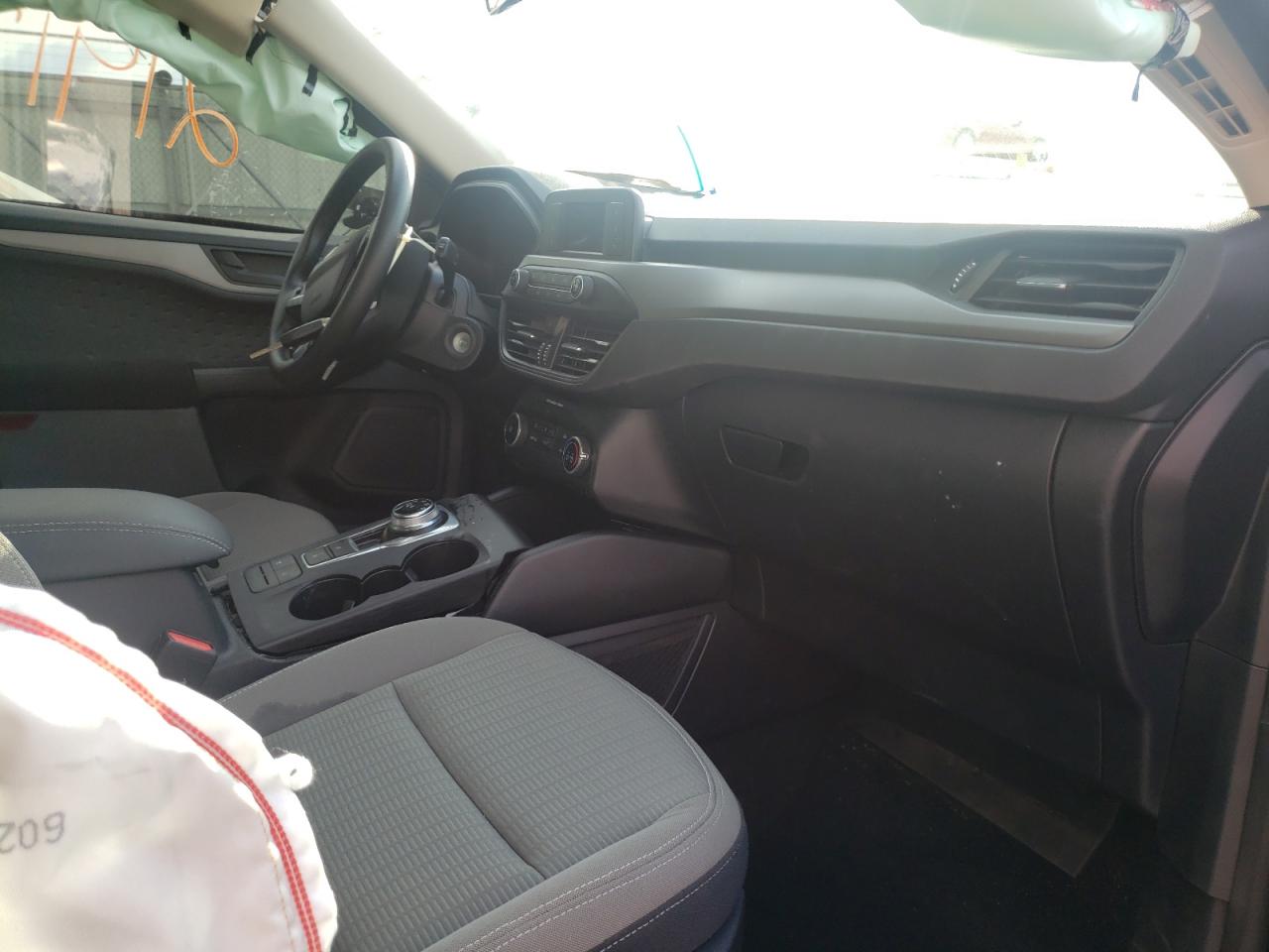 Photo 5 from auction – 2020 FORD ESCAPE S with VIN 1FMCU0F60LUB48252