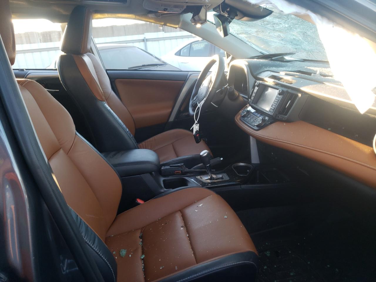 Photo 5 from auction – 2017 TOYOTA RAV4 LIMIT with VIN 2T3DFREV1HW556012