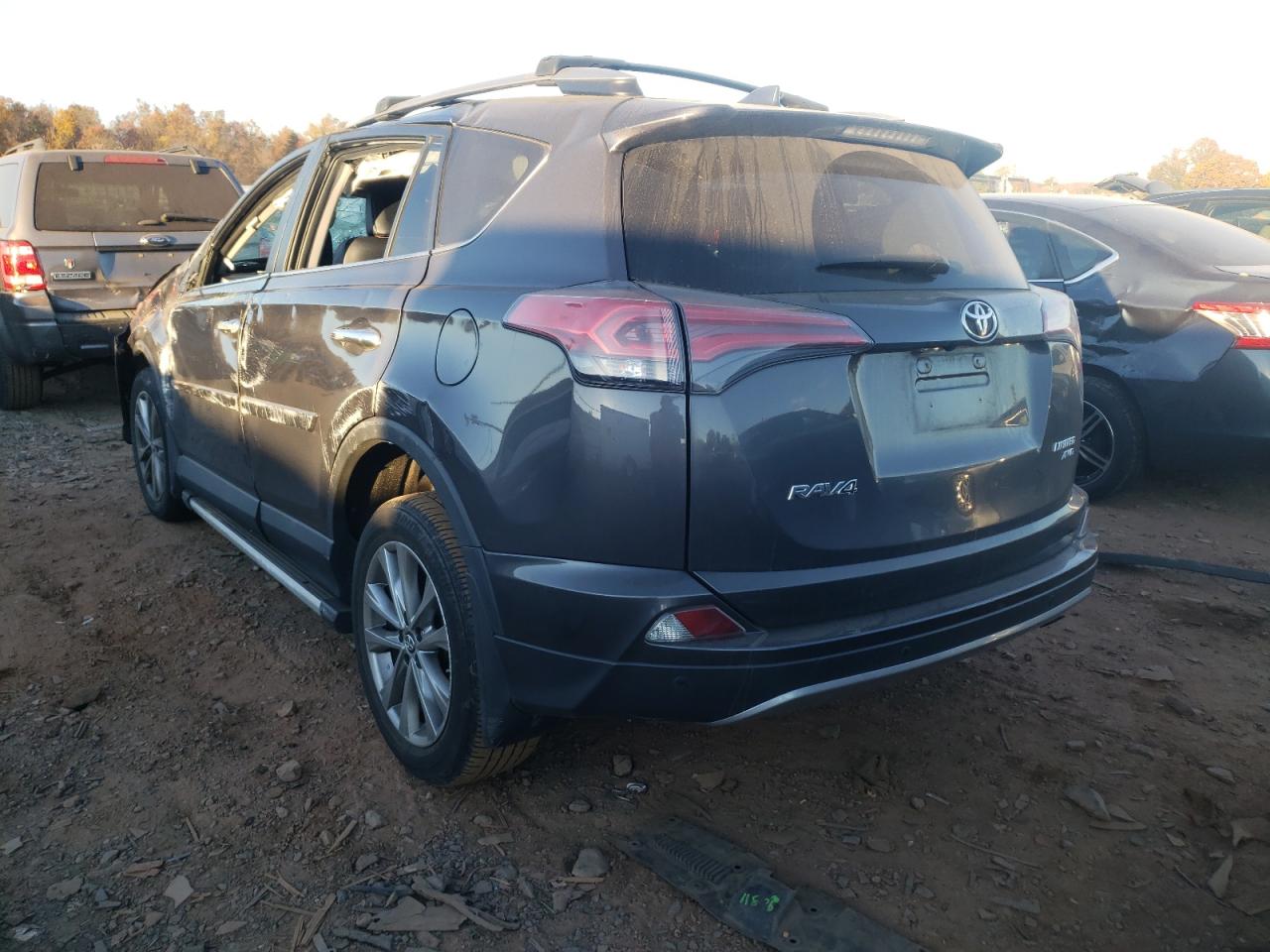 Photo 3 from auction – 2017 TOYOTA RAV4 LIMIT with VIN 2T3DFREV1HW556012
