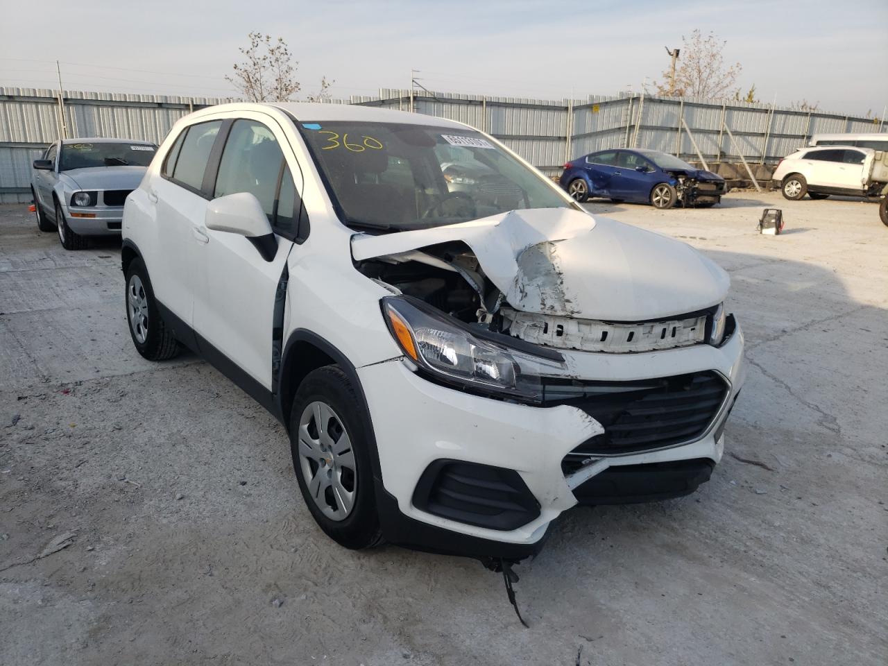 CHEVROLET TRAX 2018 with VIN KL7CJKSB9JB595230 - Photo from auction