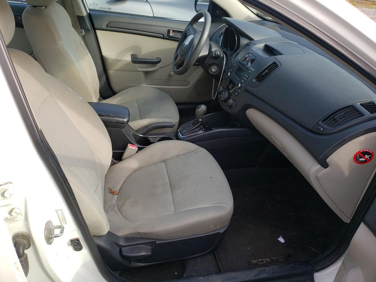 Photo 5 from auction – 2012 KIA FORTE LX with VIN KNAFT4A21C5472107
