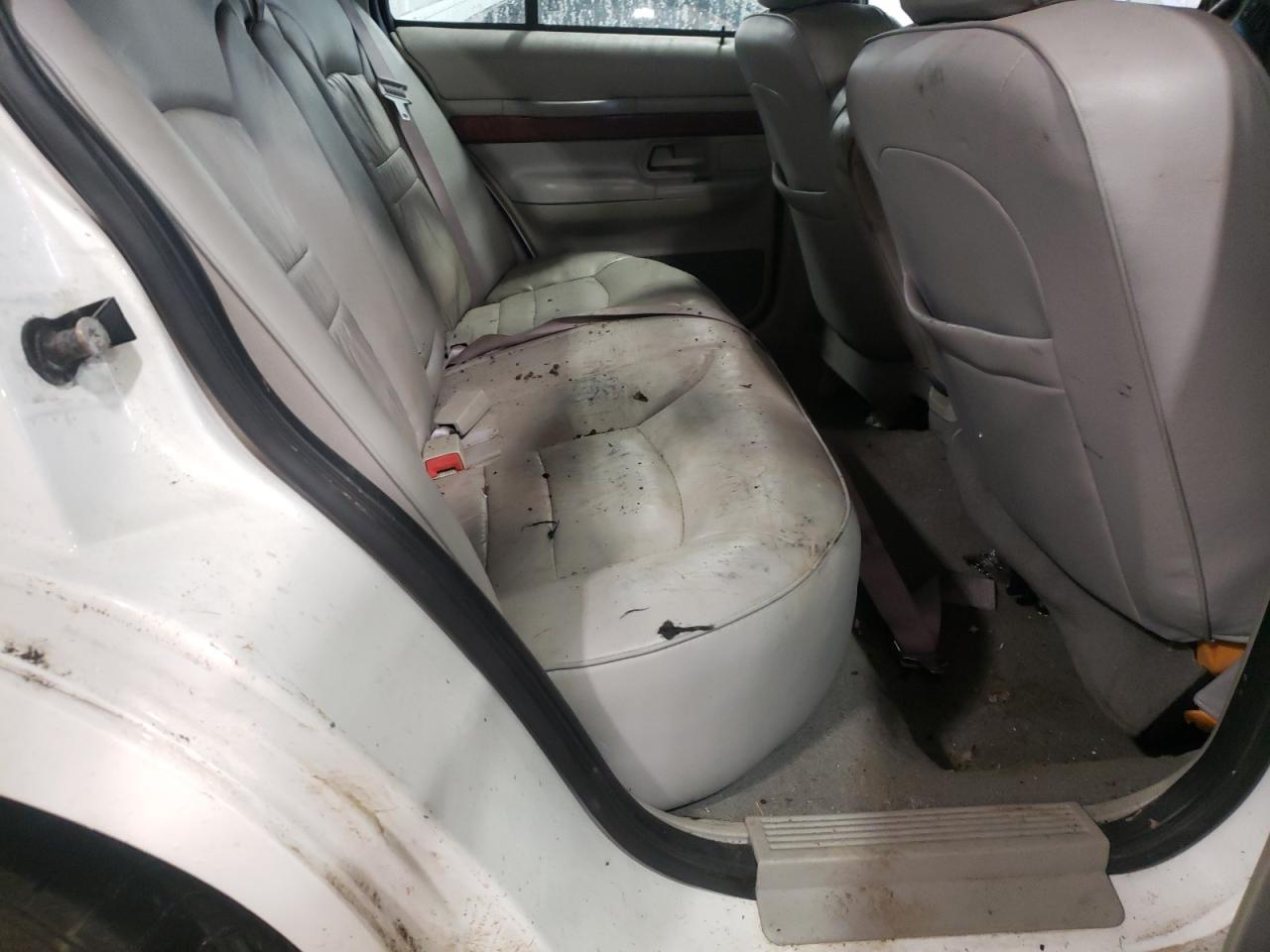 Photo 6 from auction – 2002 MERCURY GRAND MARQ with VIN 2MEFM75W12X633940