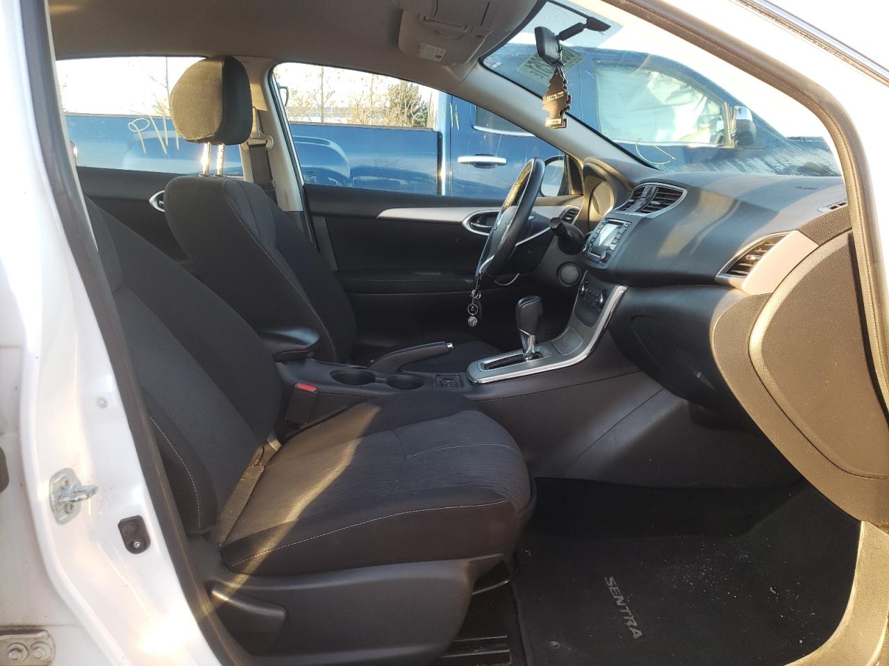 Photo 5 from auction – 2015 NISSAN SENTRA S with VIN 3N1AB7AP5FL650931