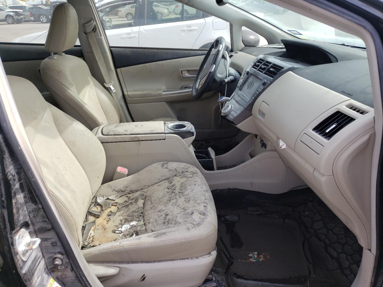 Photo 5 from auction – 2014 TOYOTA PRIUS V with VIN JTDZN3EU6E3337915