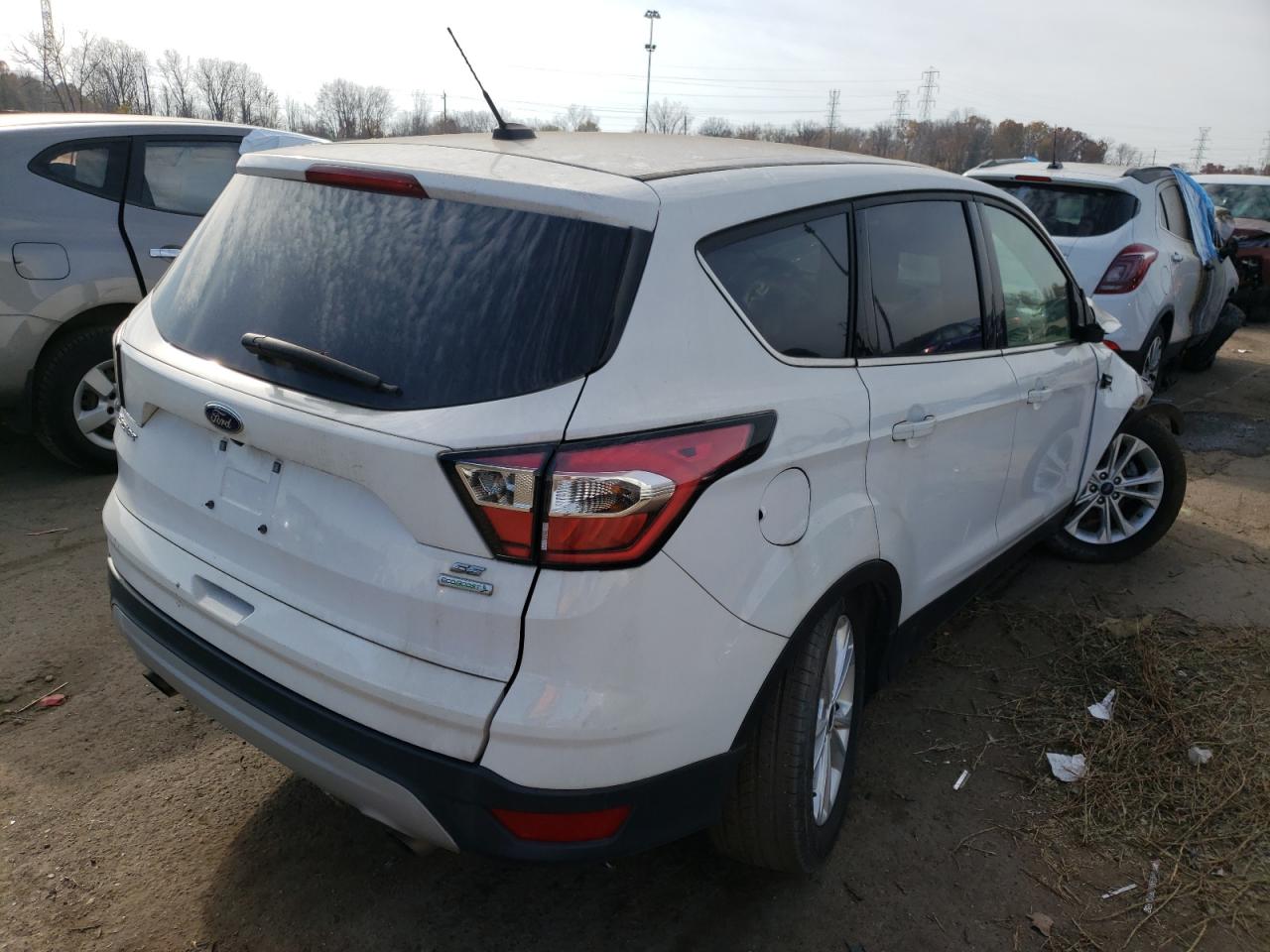 Photo 4 from auction – 2017 FORD ESCAPE SE with VIN 1FMCU0GD5HUE70020