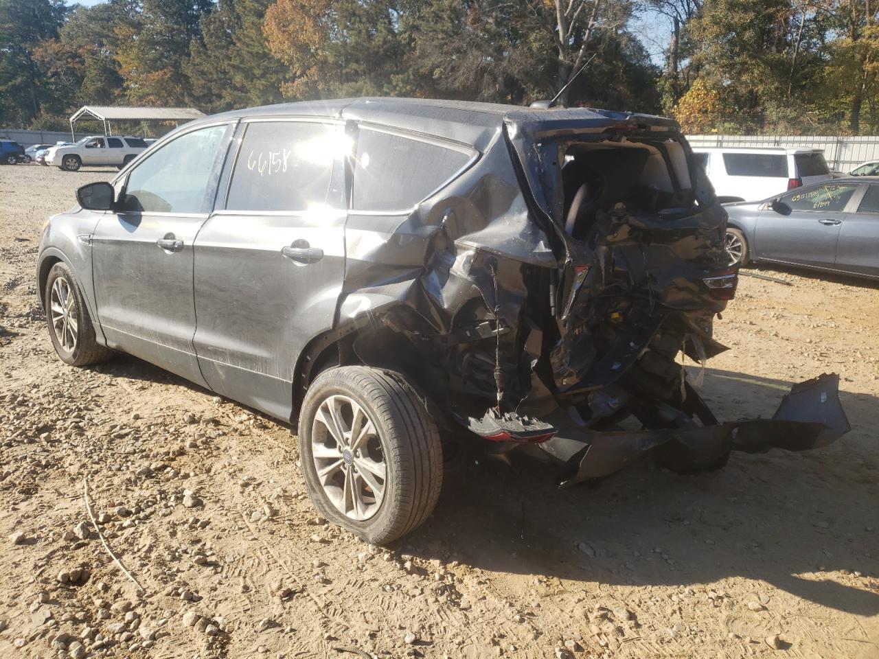 Photo 3 from auction – 2017 FORD ESCAPE SE with VIN 1FMCU0GD6HUB04101