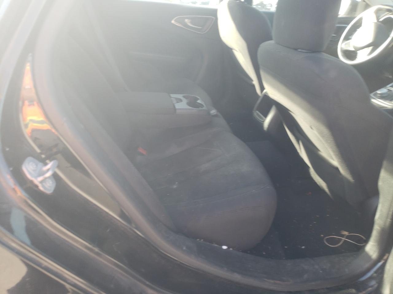 Photo 6 from auction – 2015 CHRYSLER 200 LIMITE with VIN 1C3CCCAB2FN612156