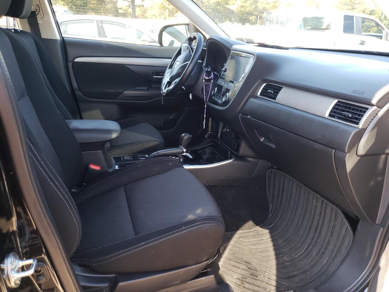 Photo 5 from auction – 2018 MITSUBISHI OUTLANDER with VIN JA4AD3A30JZ011090