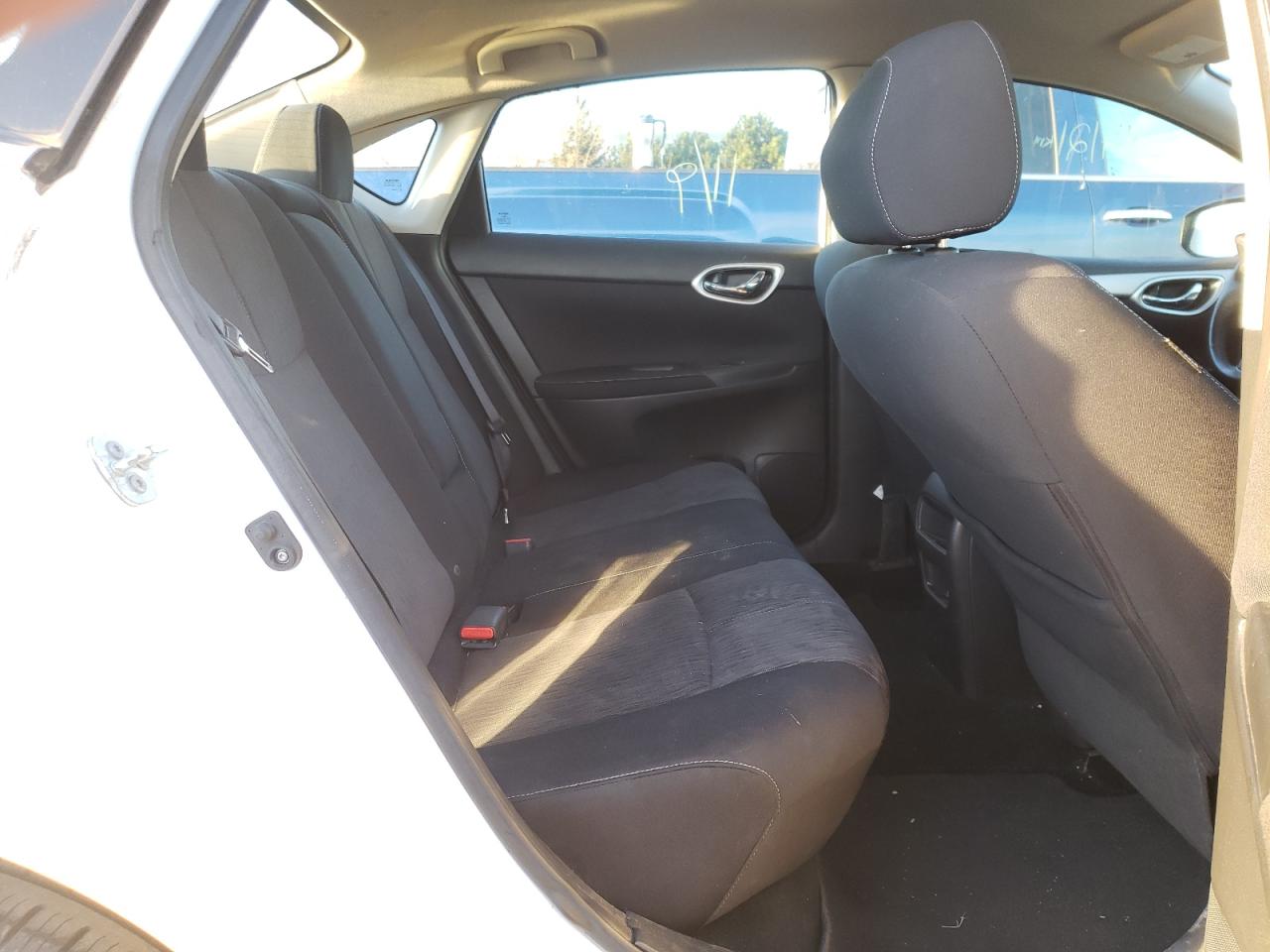Photo 6 from auction – 2015 NISSAN SENTRA S with VIN 3N1AB7AP5FL650931