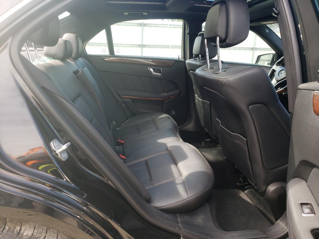 Photo 6 from auction – 2012 MERCEDES-BENZ E 350 with VIN WDDHF5KB7CA596399