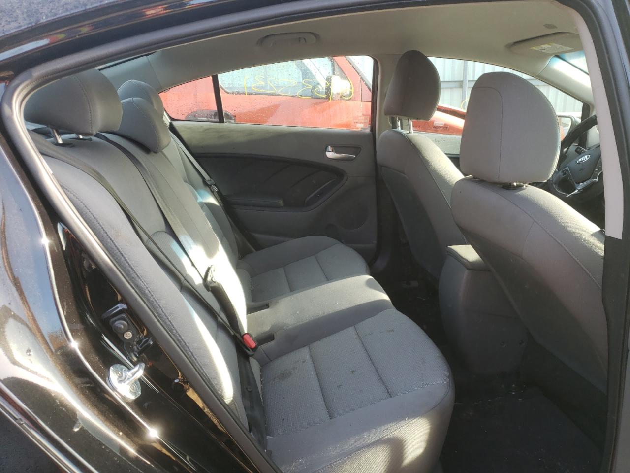 Photo 6 from auction – 2017 KIA FORTE LX with VIN 3KPFK4A72HE010667