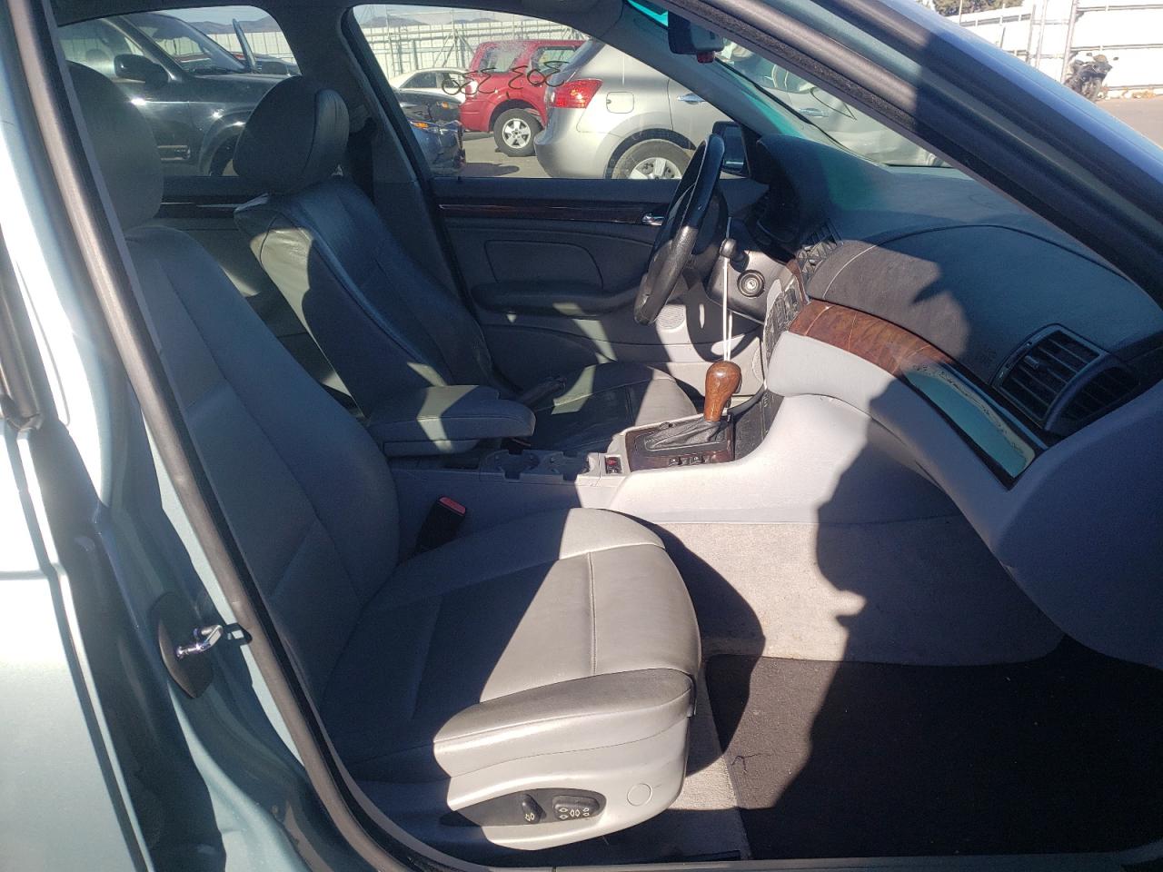 Photo 5 from auction – 2003 BMW 325I with VIN WBAEV33423KL82724