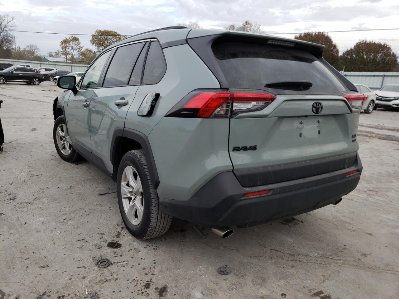 Photo 3 from auction – 2020 TOYOTA RAV4 XLE with VIN JTMP1RFV0LD049750