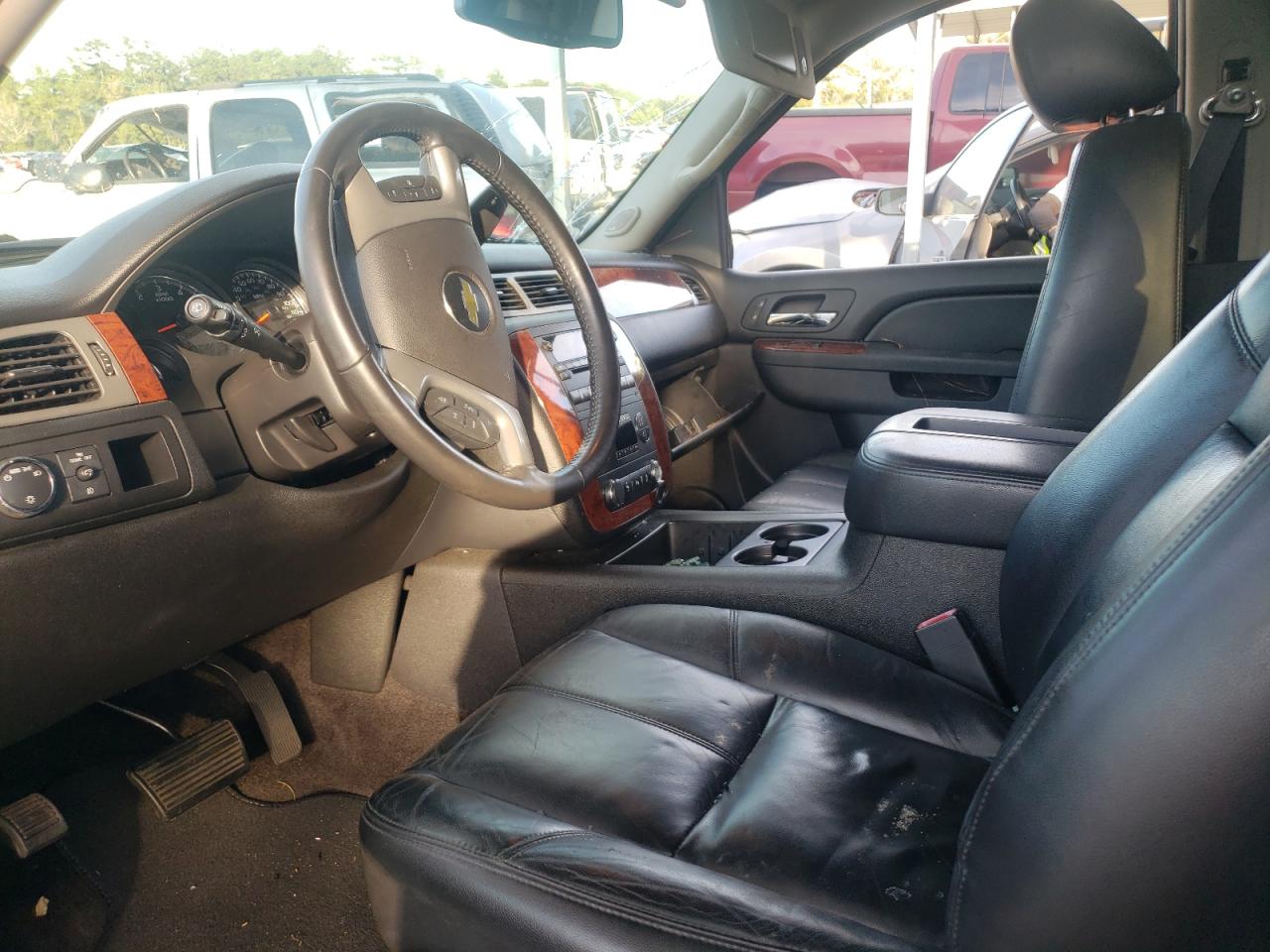 Photo 5 from auction – 2014 CHEVROLET TAHOE C150 with VIN 1GNSCBE08ER198633