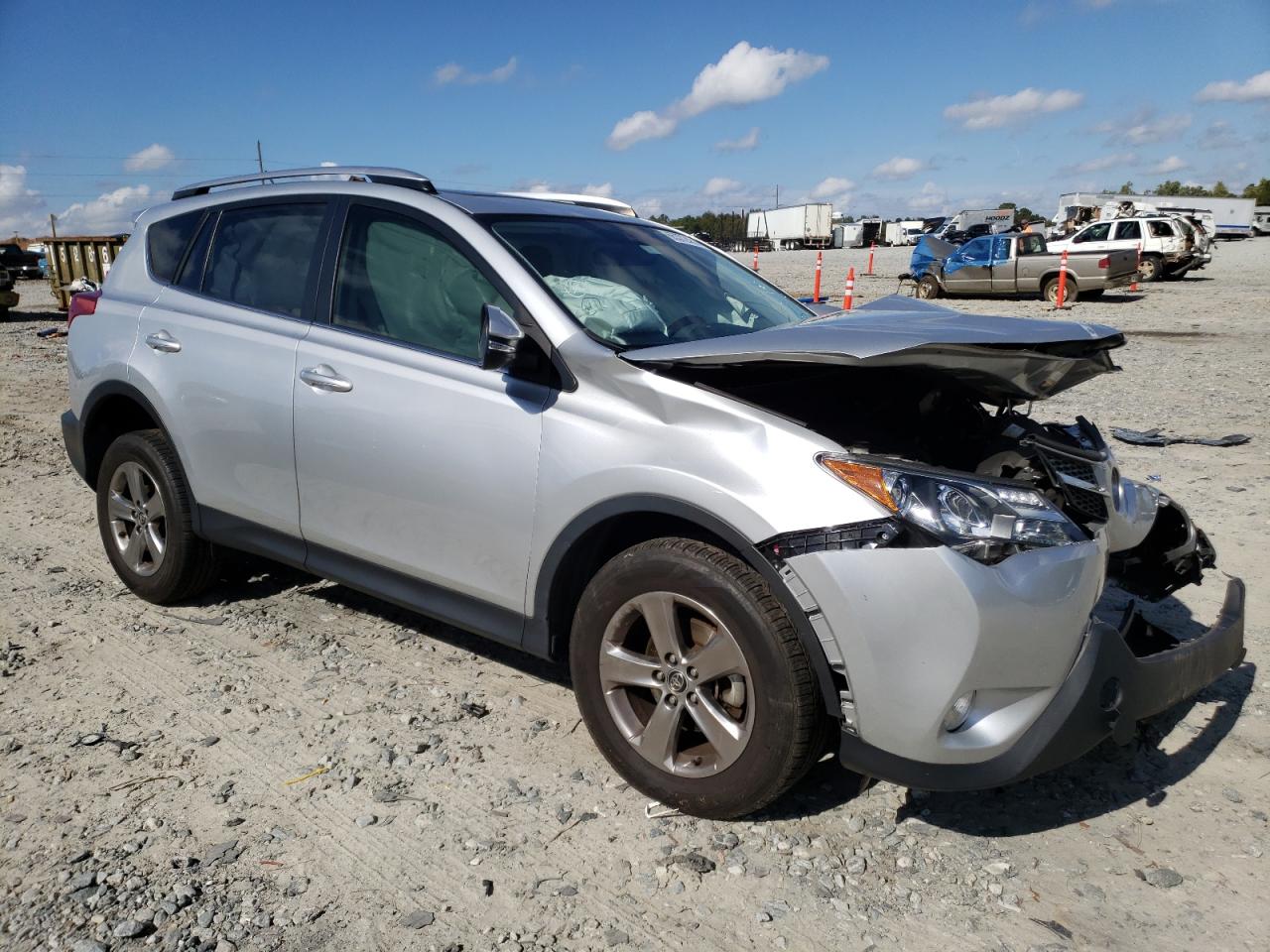 TOYOTA RAV4 XLE 2015 with VIN JTMWFREV3FD067596 - Photo from auction