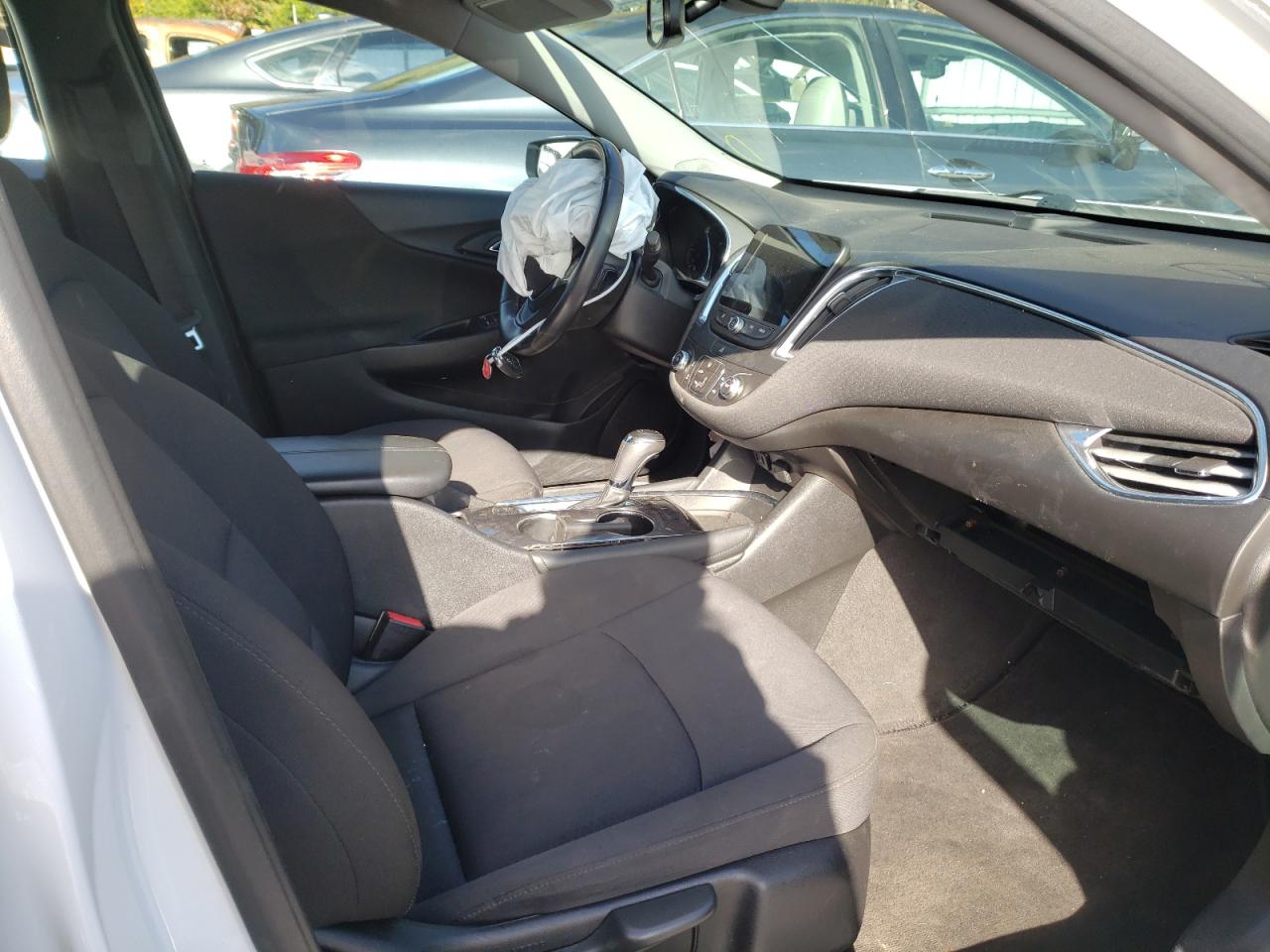 Photo 5 from auction – 2018 CHEVROLET MALIBU LT with VIN 1G1ZD5ST7JF129702