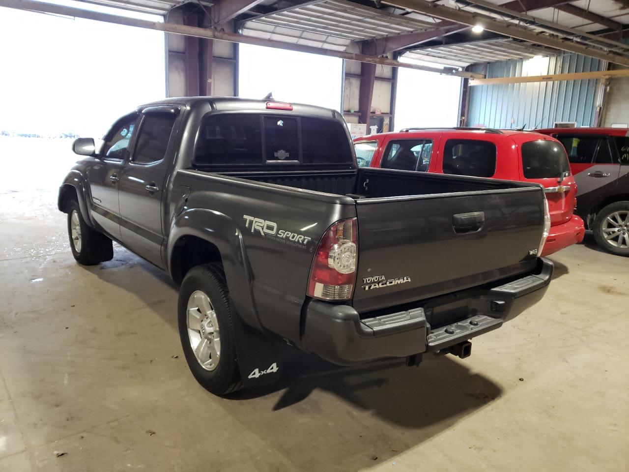 Photo 3 from auction – 2014 TOYOTA TACOMA DOU with VIN 3TMLU4EN2EM139757