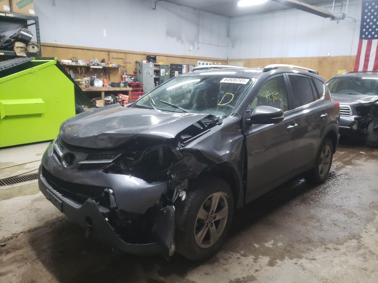 Photo 2 from auction – 2015 TOYOTA RAV4 XLE with VIN JTMRFREV2FJ042574
