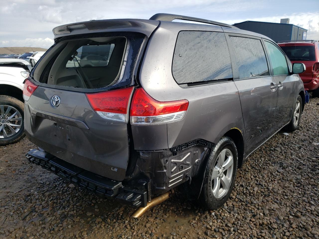 Photo 4 from auction – 2011 TOYOTA SIENNA LE with VIN 5TDKK3DC4BS032345