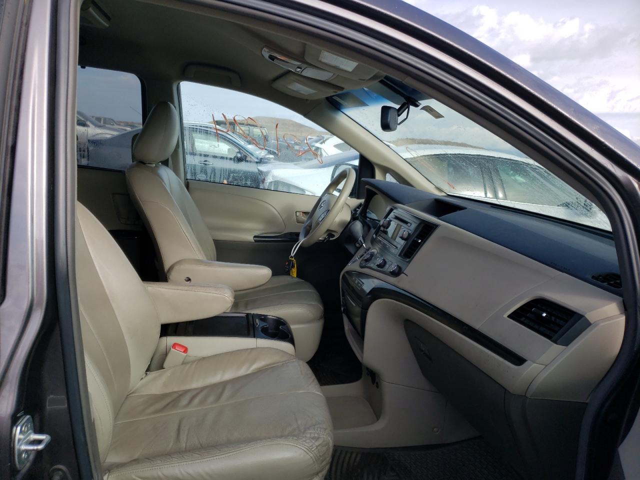 Photo 5 from auction – 2011 TOYOTA SIENNA LE with VIN 5TDKK3DC4BS032345