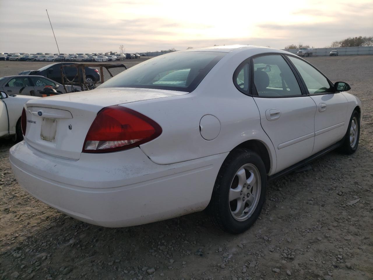 Photo 4 from auction – 2005 FORD TAURUS SE with VIN 1FAFP53U65A197555