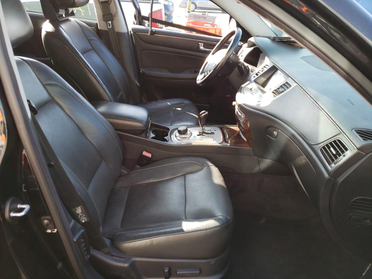 Photo 5 from auction – 2010 HYUNDAI GENESIS 4. with VIN KMHGC4DF3AU071484