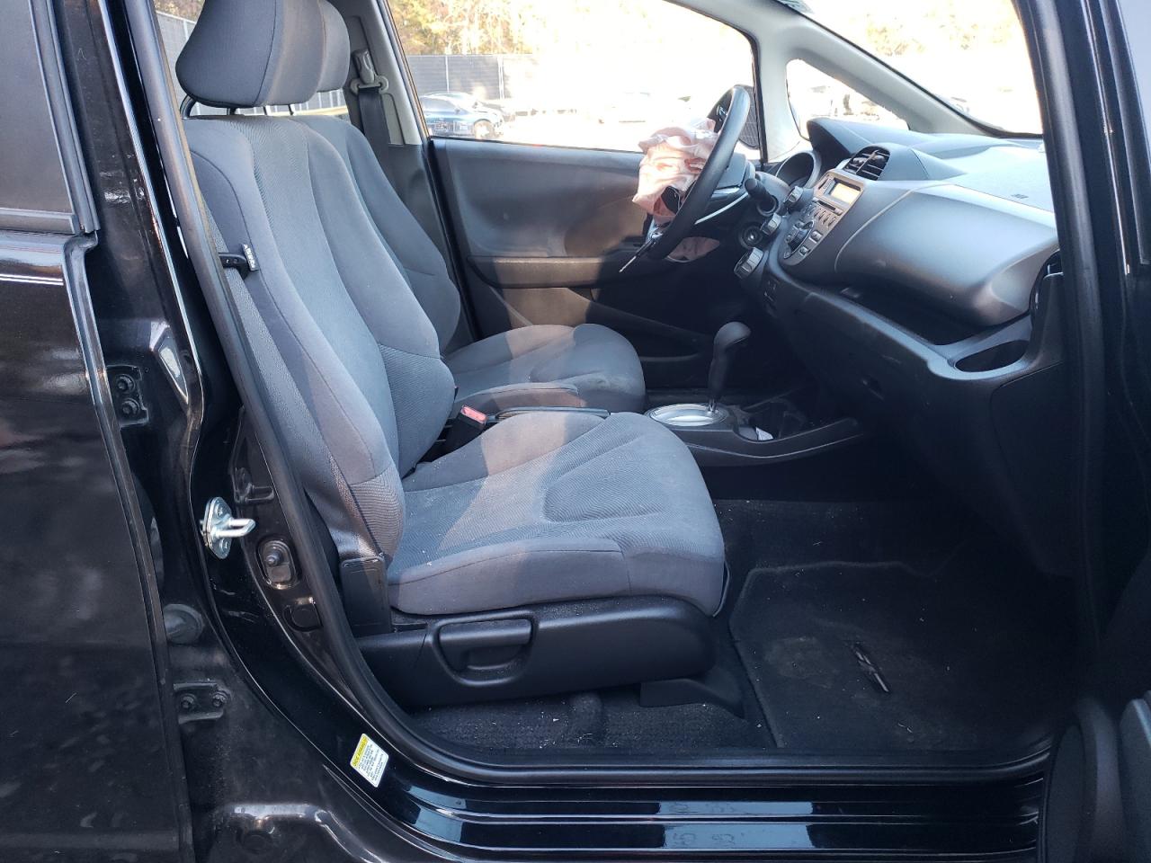 Photo 5 from auction – 2013 HONDA FIT with VIN JHMGE8H3XDC000443