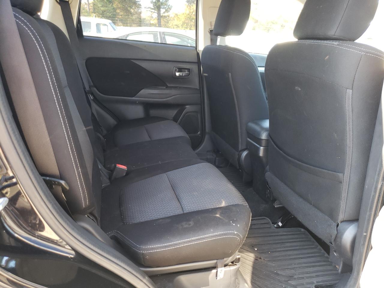 Photo 6 from auction – 2018 MITSUBISHI OUTLANDER with VIN JA4AD3A30JZ011090