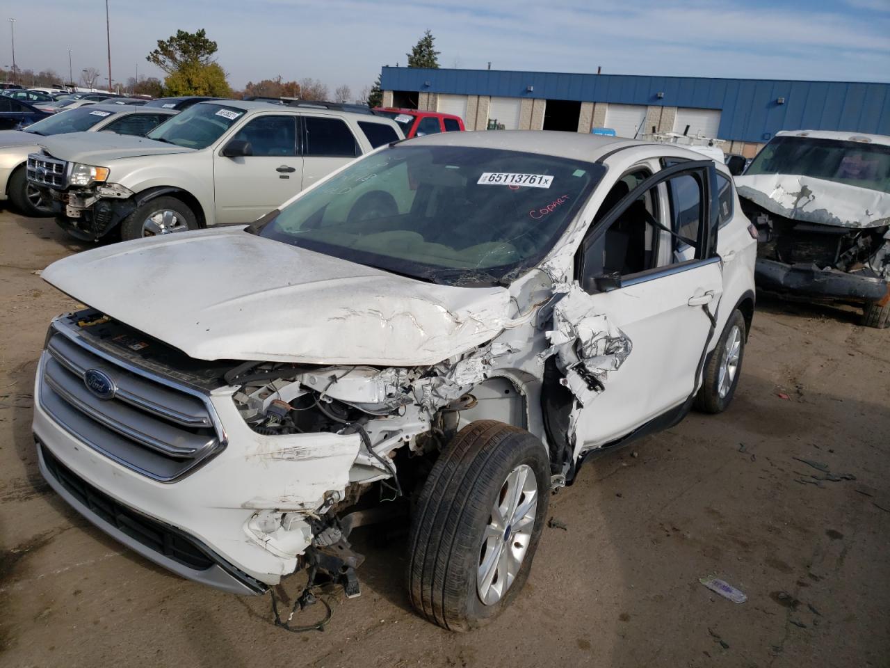 Photo 2 from auction – 2017 FORD ESCAPE SE with VIN 1FMCU0GD5HUE70020