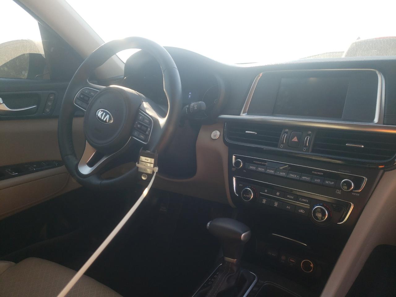 Photo 9 from auction – 2018 KIA OPTIMA EX with VIN 5XXGU4L37JG180402