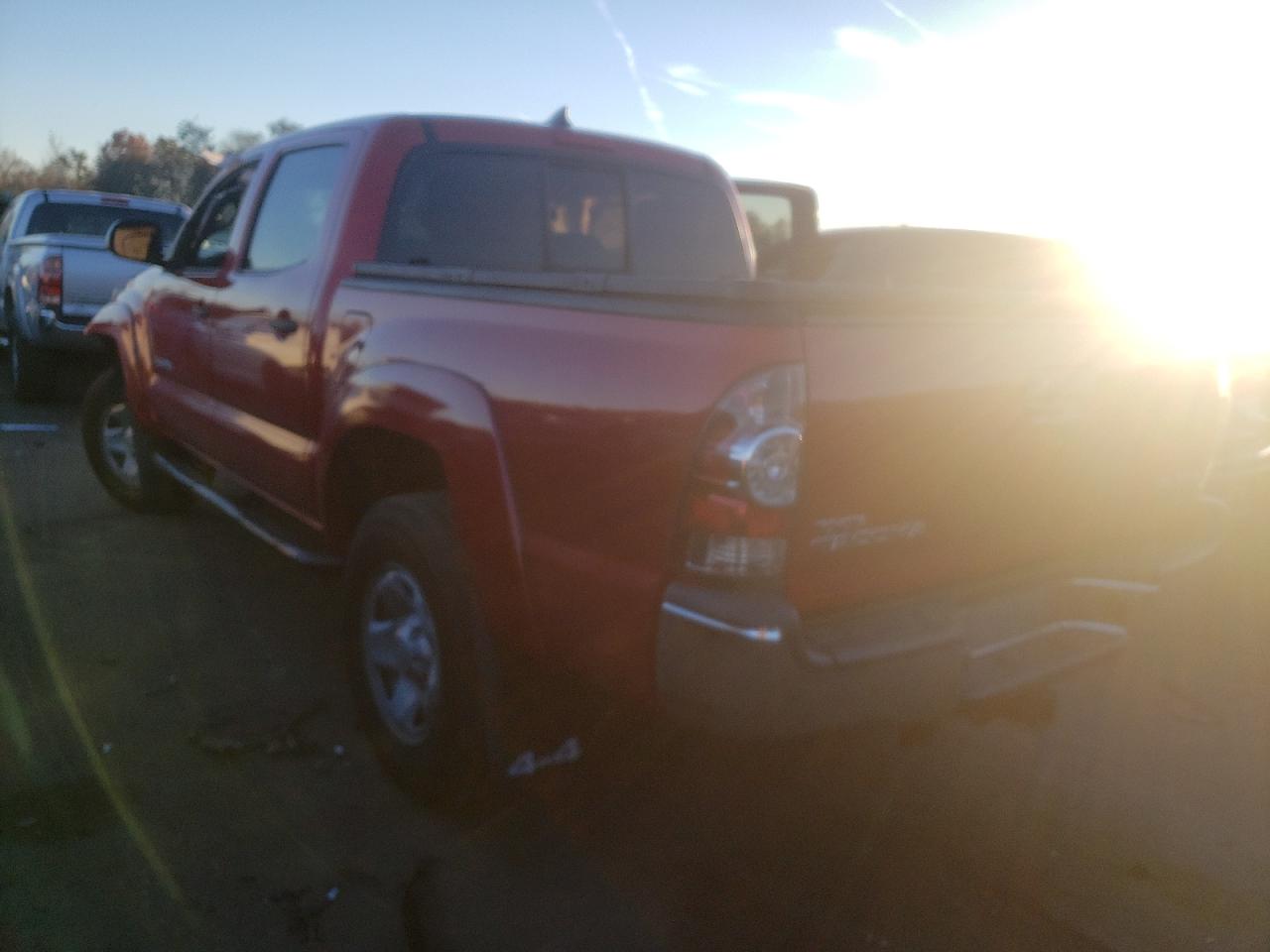 Photo 3 from auction – 2015 TOYOTA TACOMA DOU with VIN 3TMLU4EN6FM166624