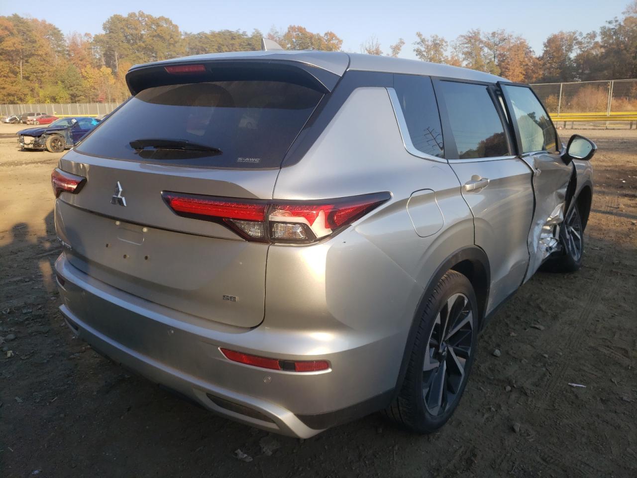 Photo 4 from auction – 2022 MITSUBISHI OUTLANDER with VIN JA4J4UA87NZ011384