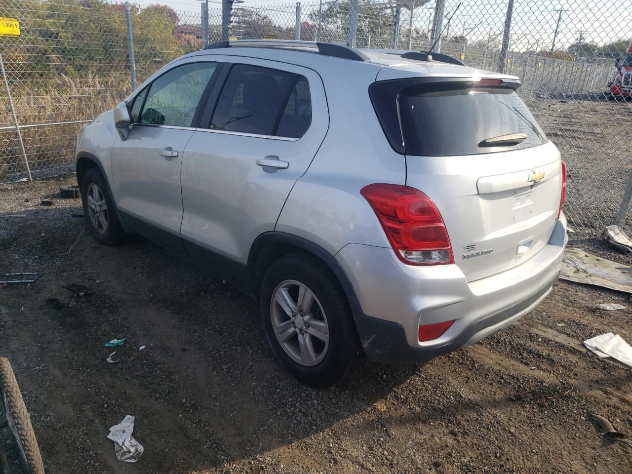 Photo 3 from auction – 2017 CHEVROLET TRAX 1LT with VIN 3GNCJPSB1HL149783