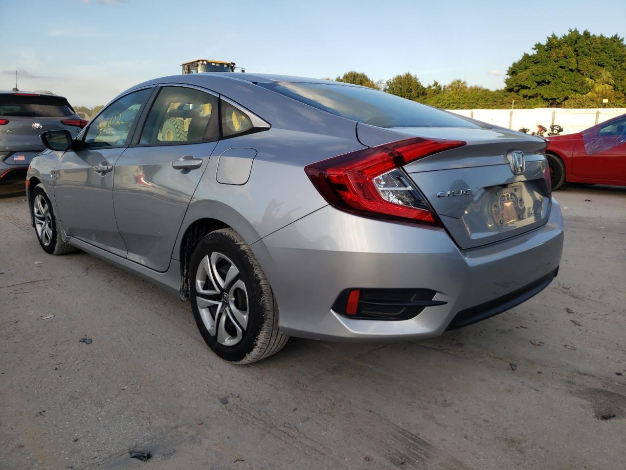 Photo 3 from auction – 2018 HONDA CIVIC LX with VIN 19XFC2F57JE024028