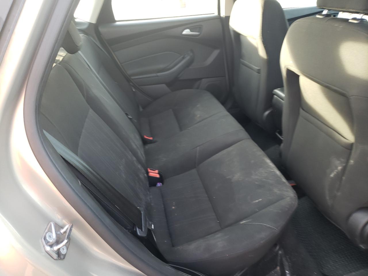 Photo 6 from auction – 2015 FORD FOCUS SE with VIN 1FADP3F20FL209453