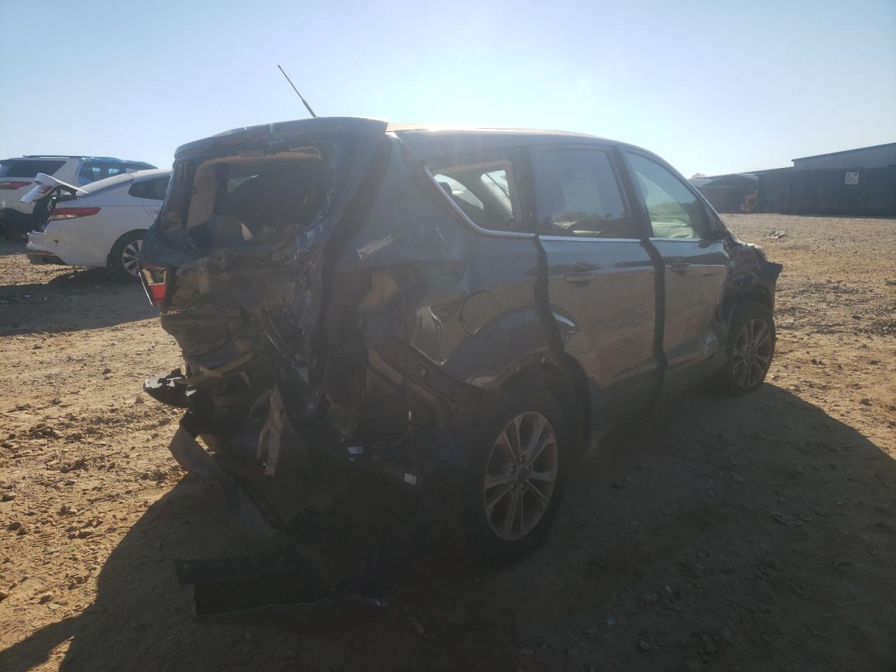 Photo 4 from auction – 2017 FORD ESCAPE SE with VIN 1FMCU0GD6HUB04101