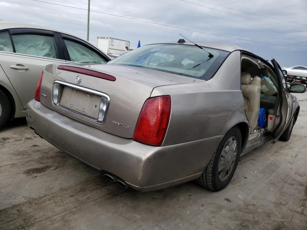 Photo 4 from auction – 2004 CADILLAC DEVILLE with VIN 1G6KD54Y24U190153