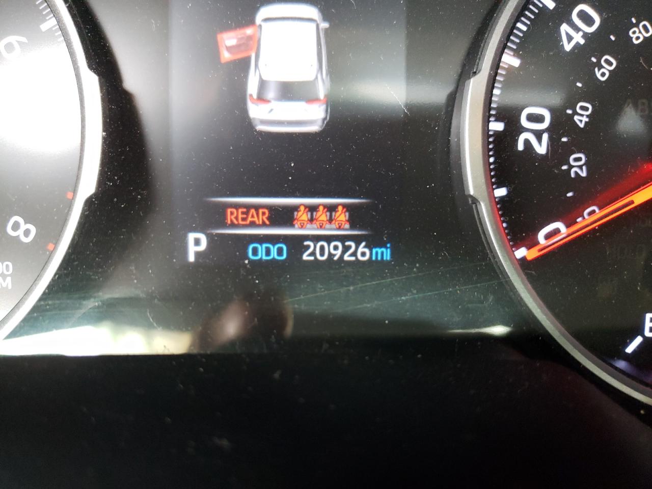 Photo 8 from auction – 2020 TOYOTA RAV4 XLE with VIN JTMP1RFV0LD049750