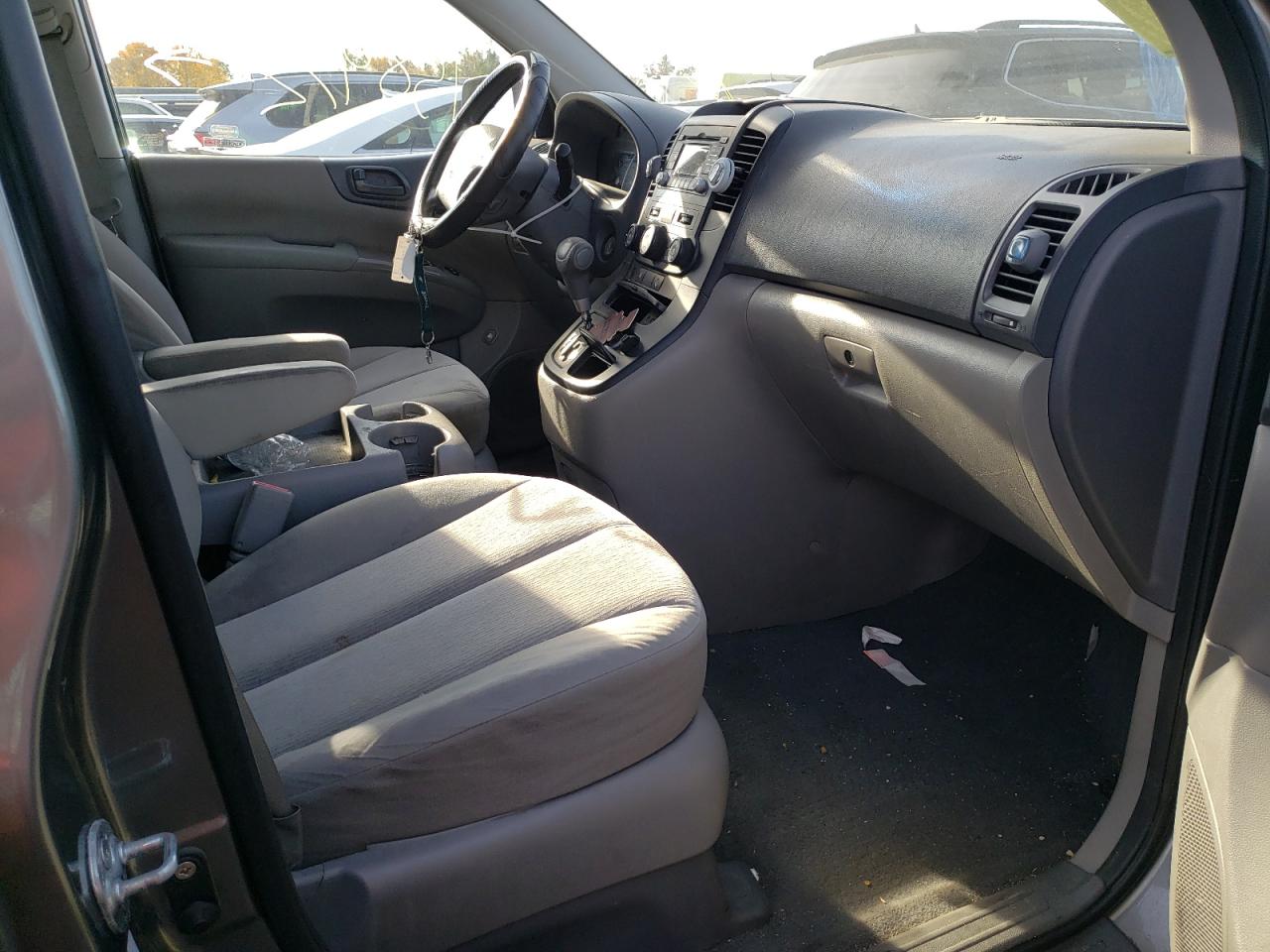 Photo 5 from auction – 2012 KIA SEDONA LX with VIN KNDMG4C75C6432856