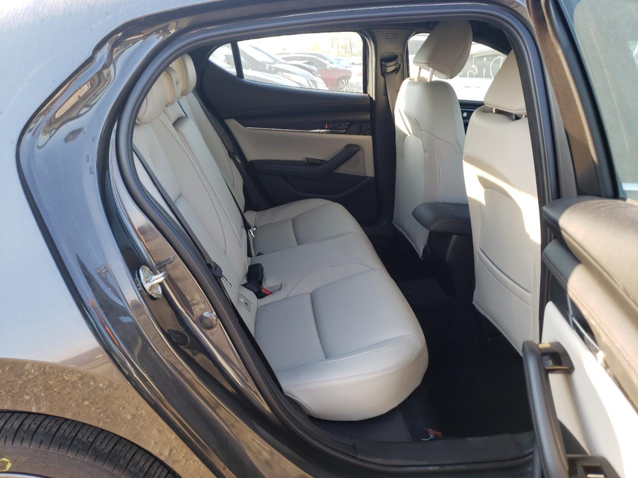 Photo 6 from auction – 2019 MAZDA 3 PREFERRE with VIN JM1BPAMM5K1119649