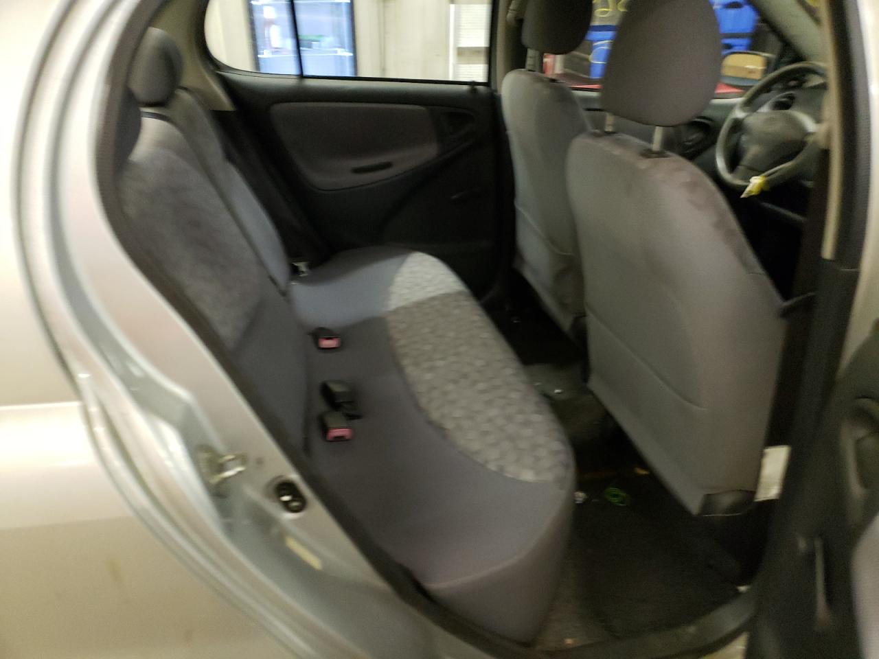 Photo 6 from auction – 2001 TOYOTA ECHO with VIN JTDBT123910111922