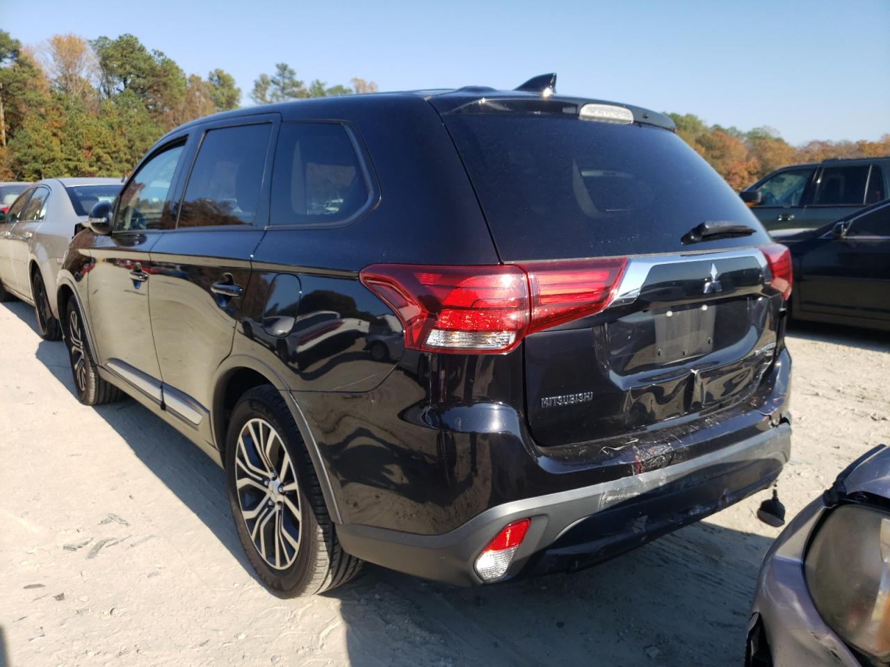 Photo 3 from auction – 2018 MITSUBISHI OUTLANDER with VIN JA4AD3A30JZ011090