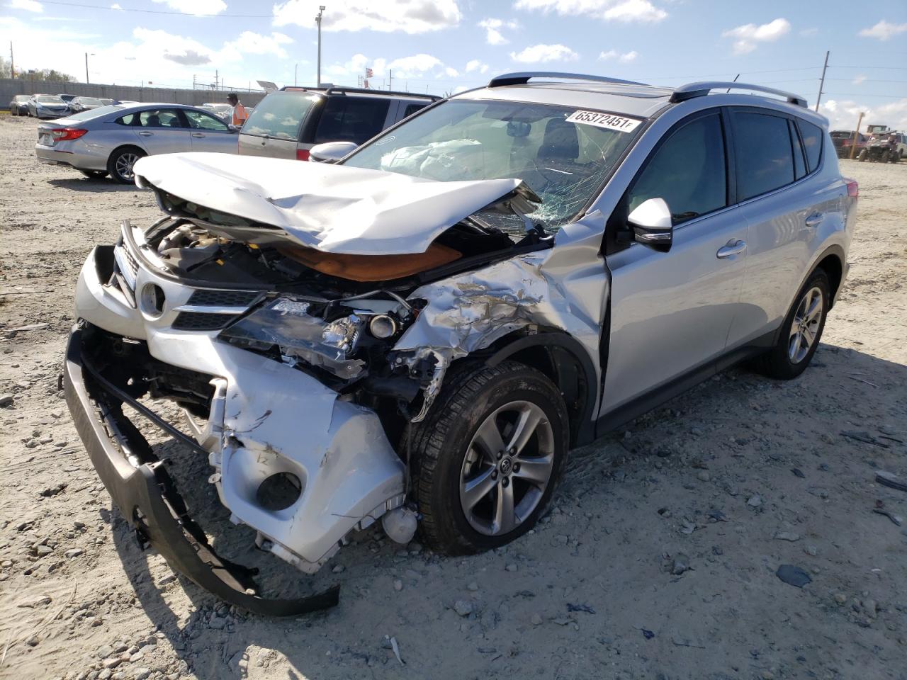 Photo 2 from auction – 2015 TOYOTA RAV4 XLE with VIN JTMWFREV3FD067596