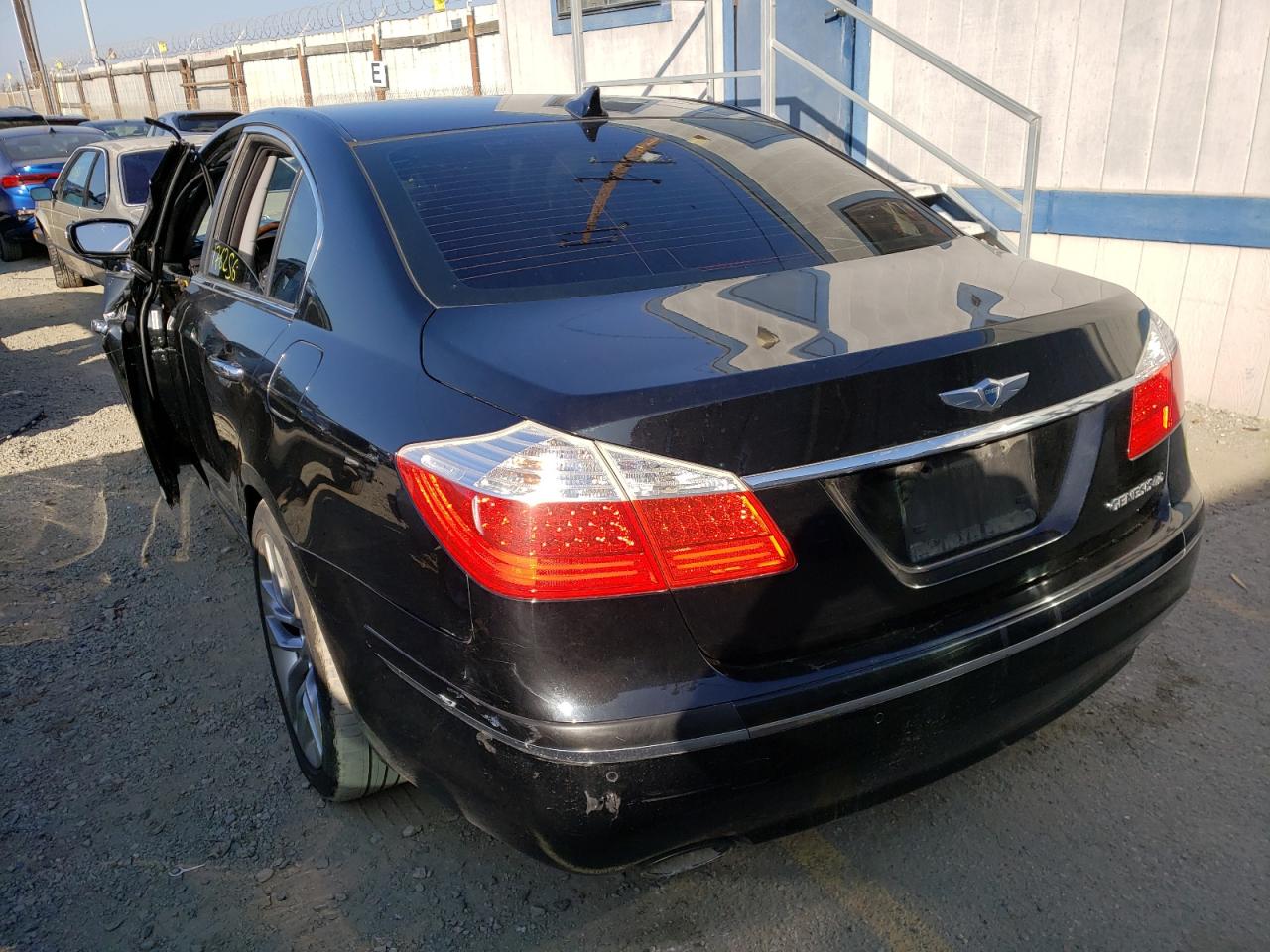 Photo 3 from auction – 2010 HYUNDAI GENESIS 4. with VIN KMHGC4DF3AU071484