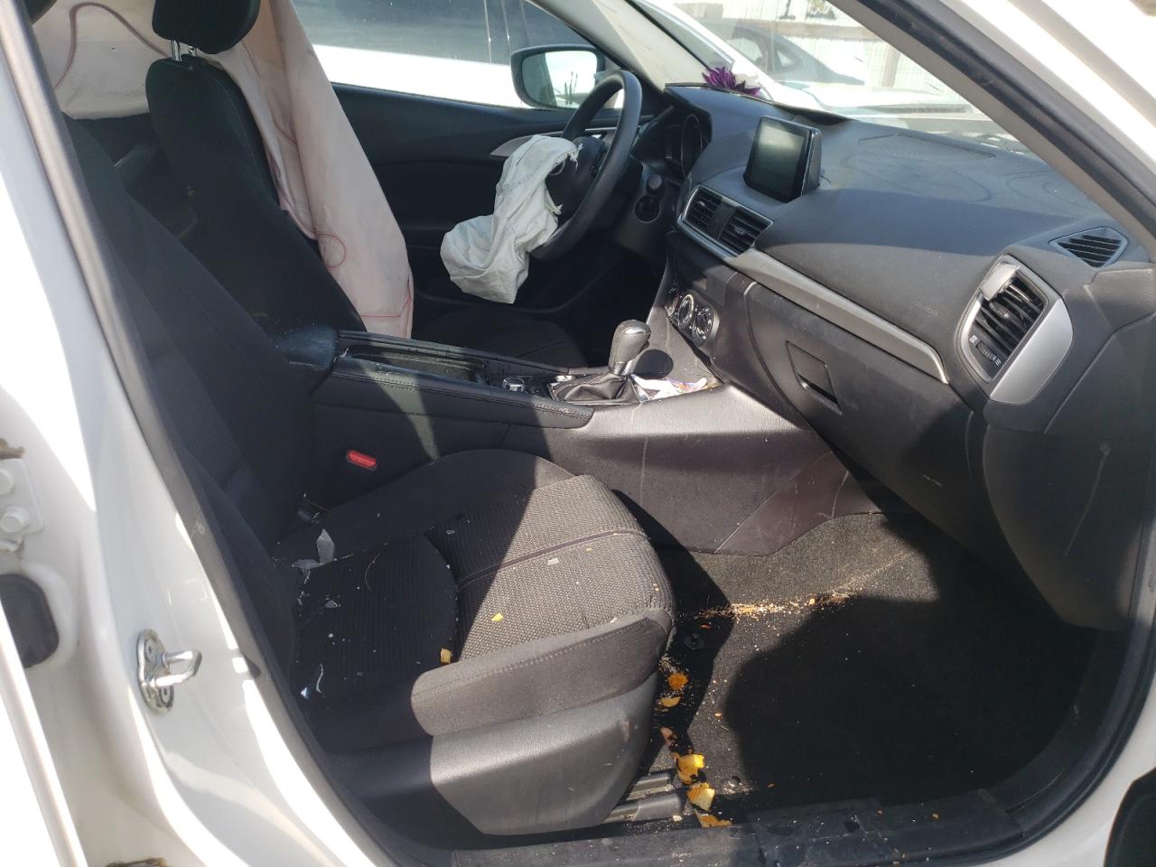 Photo 5 from auction – 2017 MAZDA 3 SPORT with VIN 3MZBN1U78HM102840