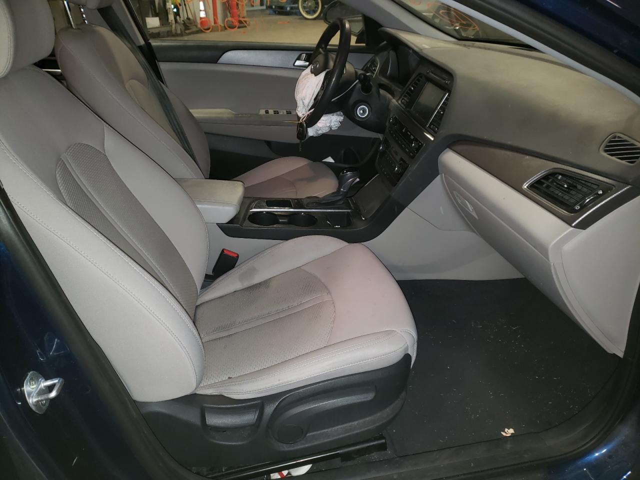 Photo 5 from auction – 2016 HYUNDAI SONATA SE with VIN 5NPE24AF1GH347537