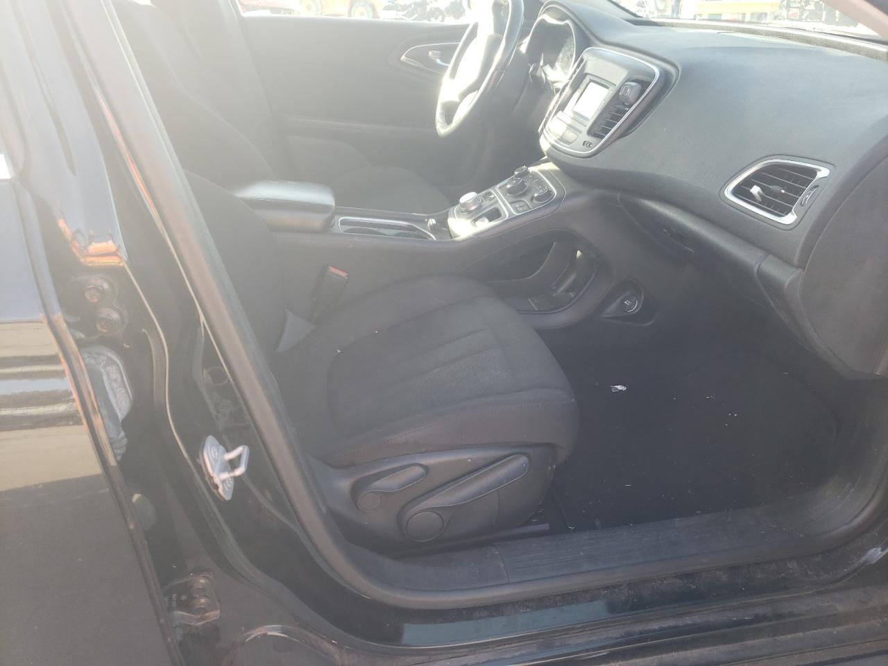 Photo 5 from auction – 2015 CHRYSLER 200 LIMITE with VIN 1C3CCCAB2FN612156