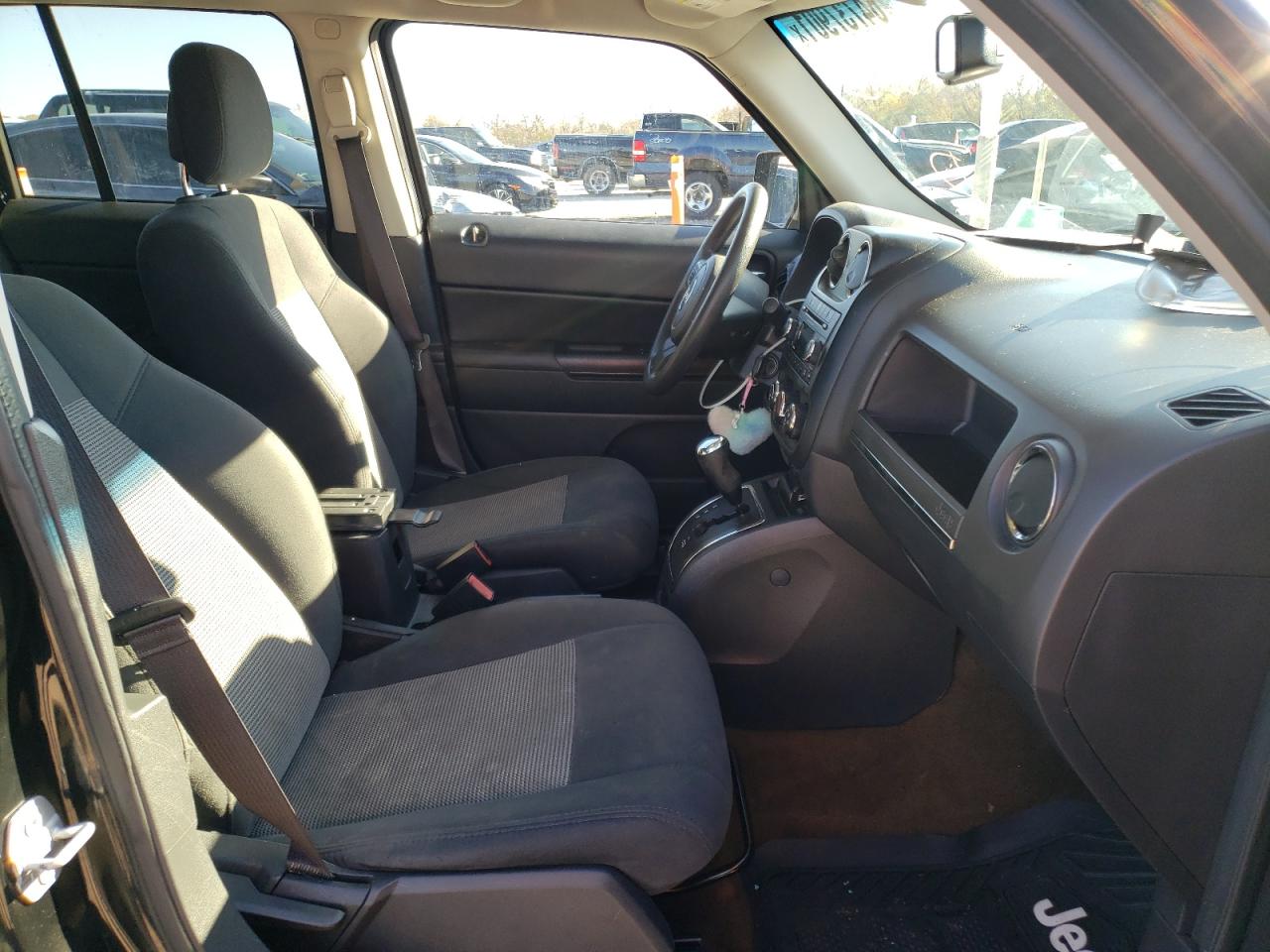 Photo 5 from auction – 2016 JEEP PATRIOT SP with VIN 1C4NJPBA2GD669634