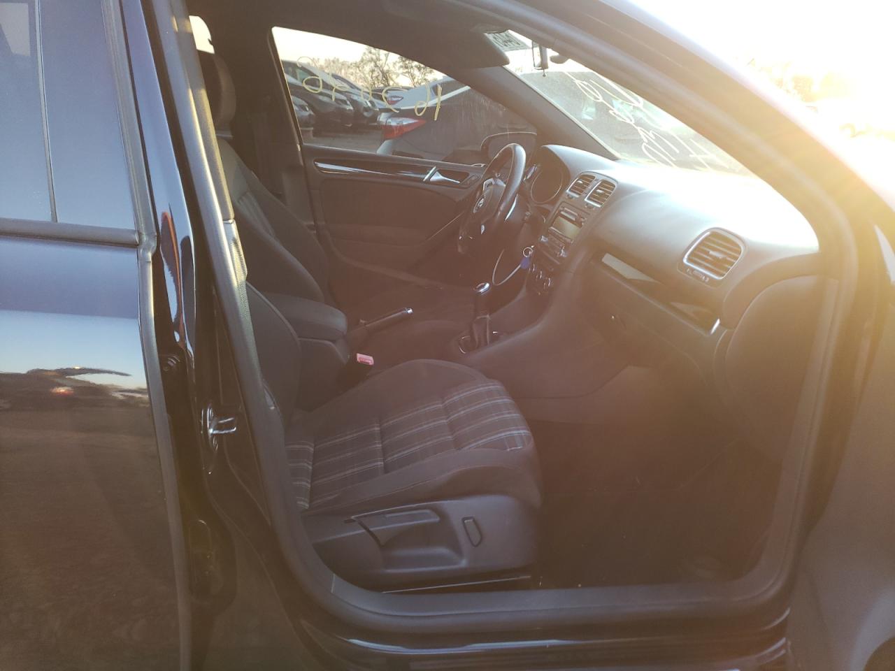 Photo 5 from auction – 2012 VOLKSWAGEN GTI with VIN WVWGD7AJ5CW095773
