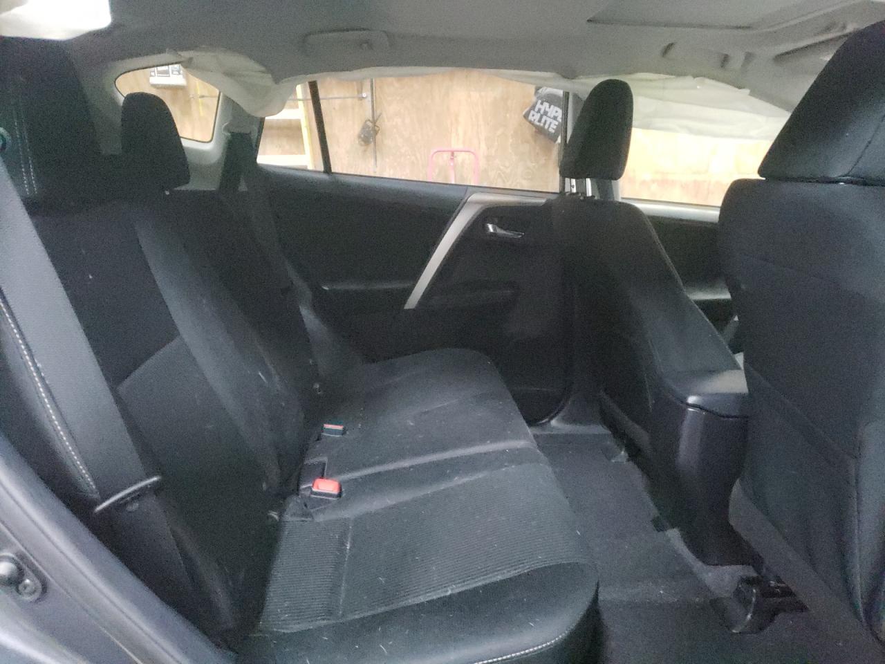 Photo 6 from auction – 2015 TOYOTA RAV4 XLE with VIN JTMRFREV2FJ042574